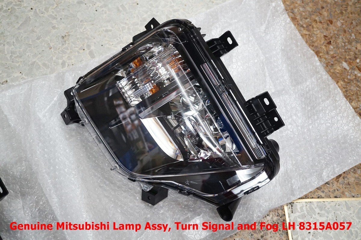 Genuine Mitsubishi Lamp Assy, Turn Signal and Fog LH 8315A057 Fot