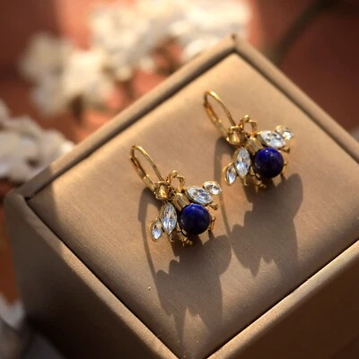Boucles d'oreilles Dormeuses Doré Petit Insect Abeille Perle Lapis Bleu QD4 - Photo 1/4