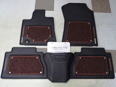 1994年版 Tundra & Bayou 2枚セット Toyota Tundra 1794 Crewmax Factory All Weather Rubber Floor Mats