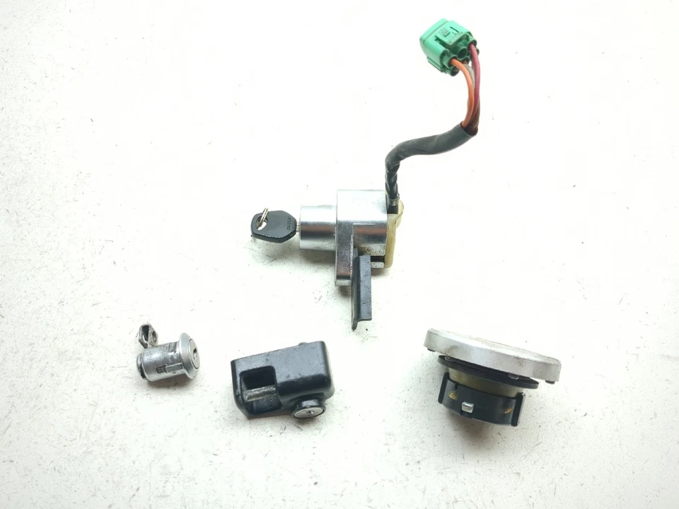 06-24 Suzuki VZR1800 M109R Juego de bloqueo Boulevard Interruptor de encendido Tapa Casco y llave Foto 2 de 4