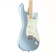 Fender American Deluxe Stratocaster Plus E-Gitarre Mystic Ice Blue