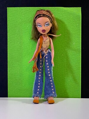 BRATZ DOLL STRUT IT YASMIN VINTAGE COLLECTIBLE DOLL WITH HIPPIE