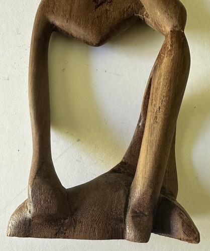 Statua posa meditazione legno marrone astratto intagliato uomo pensieroso artista sconosciuto - Foto 4 di 7