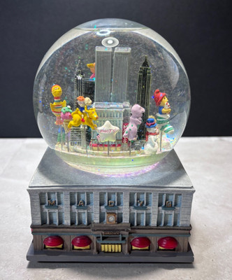 1999 Macy's Thanksgiving Day Parade Musical Snow Globe NYC Twin Towers Herald Sq