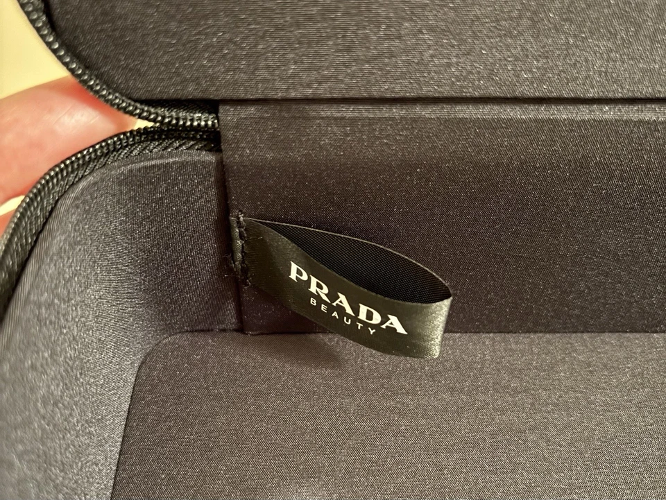 PRADA BEAUTY Rosa Negro Estuche de Belleza Rígido/Estuche de Maquillaje/Caja de Belleza/Bolso de Maquillaje, Nuevo Foto 4 de 4