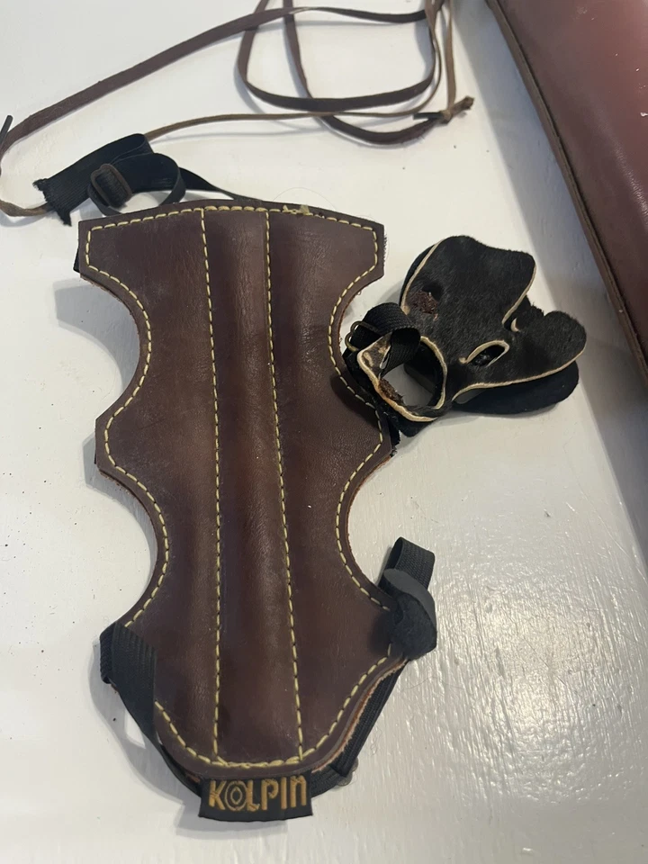 - Traditional Archery Arrow Leather Quiver With Arm Guard  - Image 2 of 4