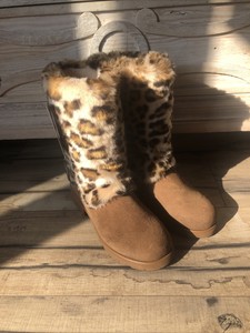 bearpaw leopard boots