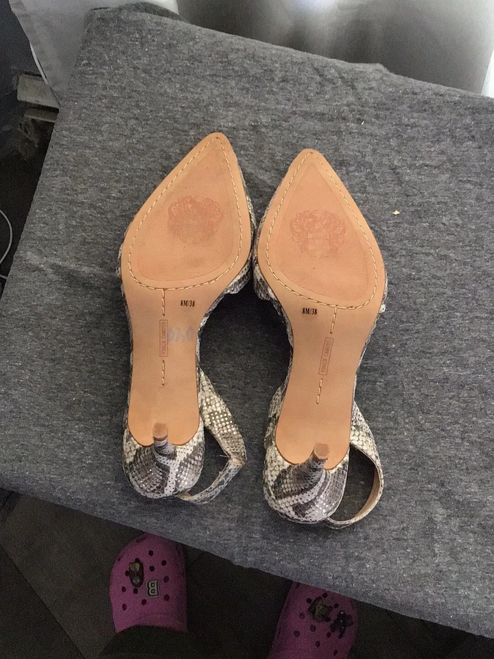 Tacón Vince Camuto Foto 2 de 4