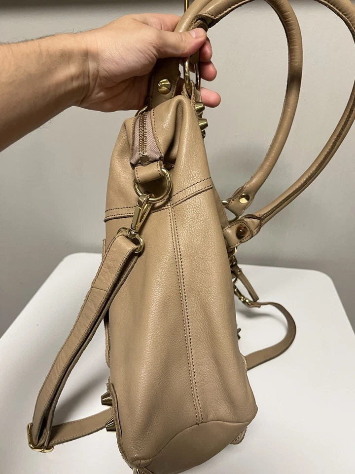 Bolso de Hombro Linea Pelle Bolso de Mano Tachuelas Doradas Beige Cuero Asa Cremallera Superior Sin Correa Foto 3 de 4