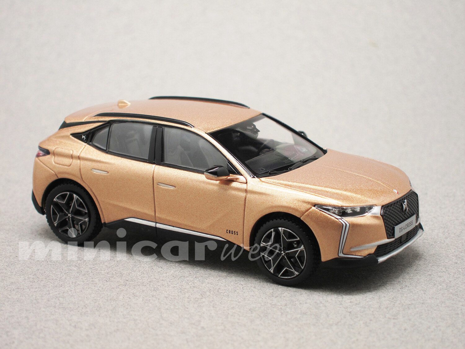 DS4 Cross : voiture miniature 1/43e Norev 170042 pour collectionneur