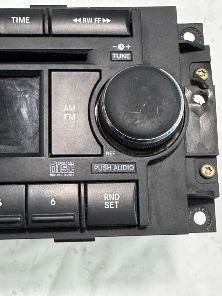 Radio CD Jeep Dodge Chrysler Grand Cherokee Commander 05-09 con auxiliar REF 5064171AG Foto 4 de 4