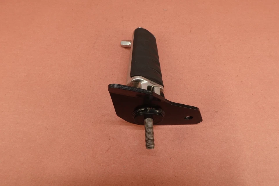 2014 11-17 Triumph SPEEDMASTER Front Left Foot Peg Rest Step - Image 4 of 4