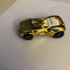 2011 HOT WHEELS GROWLER GOLD 1:64 DIECAST 2 5/8" CAR W/ BLUE & WHITE - NICE