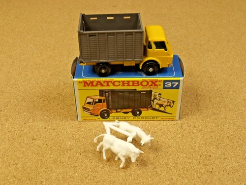 OLD VINTAGE LESNEY MATCHBOX # 37 DODGE CATTLE TRUCK ORIGINAL BOX