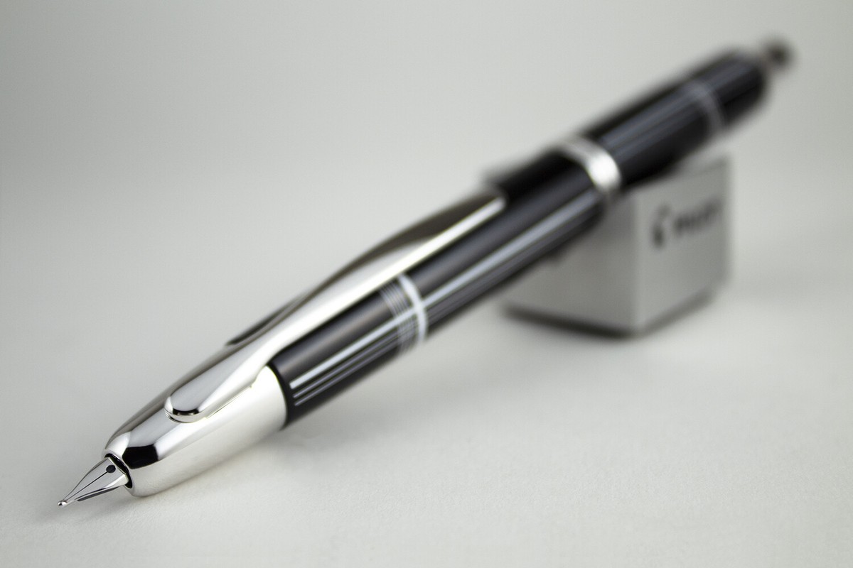 Pilot Vanishing Point 2018 Crossed Lines Fountain Pen - Medium Nib