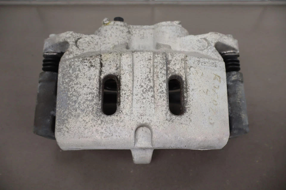 2018 Ford Mustang 2.3 Ecoboost OEM Front Brake Caliper Pair (Left/Right) - Image 3 of 4