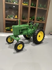 NIB 1997 Two-Cylinder Club Expo John Deere Model G Hi-Crop Tractor 1:16 Scale