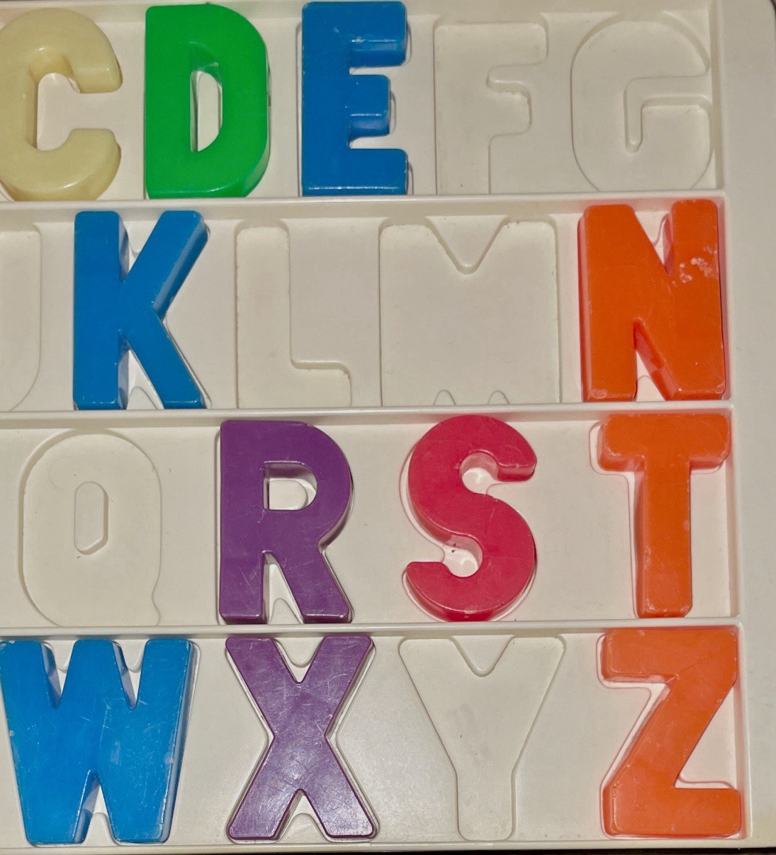 1 One Letter Vintage Fisher Price Magnet Alphabet School House Desk Replacement