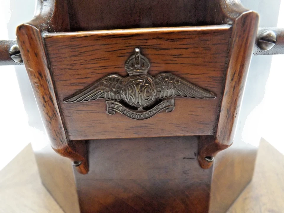Caja de tabaco de caoba Royal Flying Corps soporte para pipa con insignias RFC Foto 3 de 4