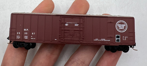 Kadee Micro Trains 27140 N 50' Rib Side Plug Boxcar 253561 MP Missouri Pacific | Zustand: Used