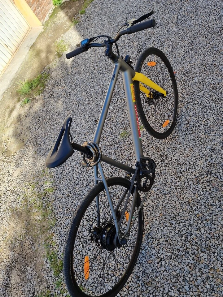 Bici Elettrica FUJITA Urban 28” Street Pro - Edizione limitata Luna Rossa - Immagine 2 di 4