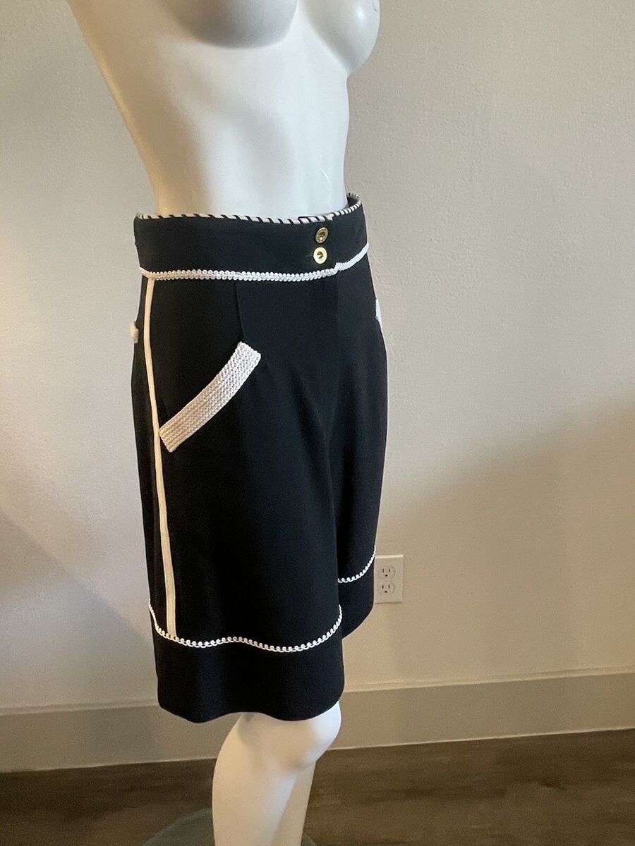Chanel Vintage Black and White Shorts and Jacket Set size 42 Chanel Vintage Black and White Shorts and Jacket Set size 42