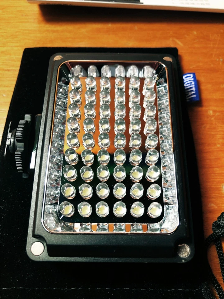 Yongnuo YN0906  LED On-Camera LED Video Light (Black) - Image 2 of 4