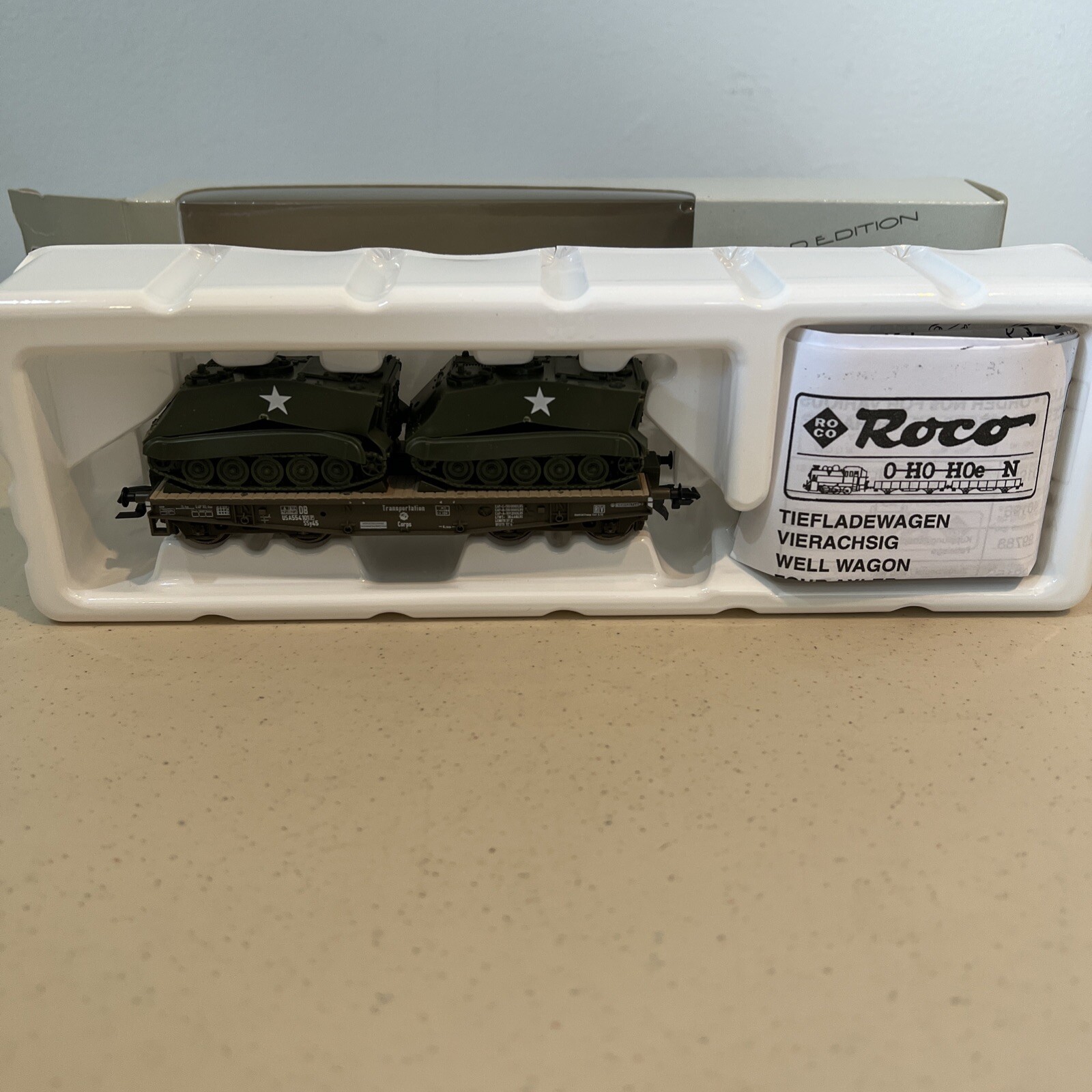 ROCO MINITANKS 830 LIMITED EDITION HO Scale FLAT CAR w/ARMY TANKS eBay