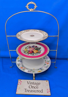 Dreistufiger TORTENSTÄNDER AUS METALL * komplett mit 3x VINTAGE KUCHENPLATTEN * 45cm hoch b