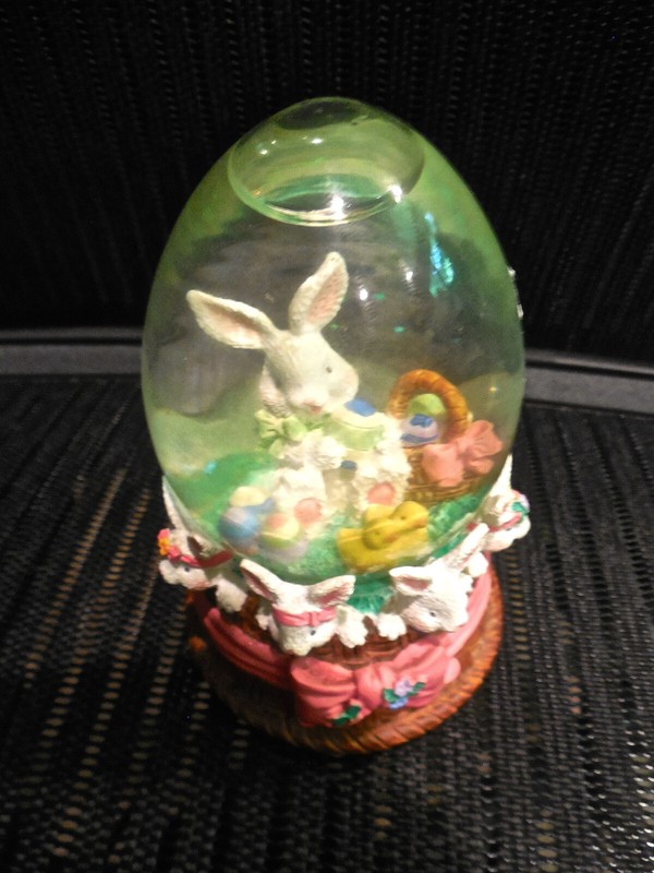 San Francisco Music Box Snow Globe Easter Bunny & Baby Rabbits From NJ Estate