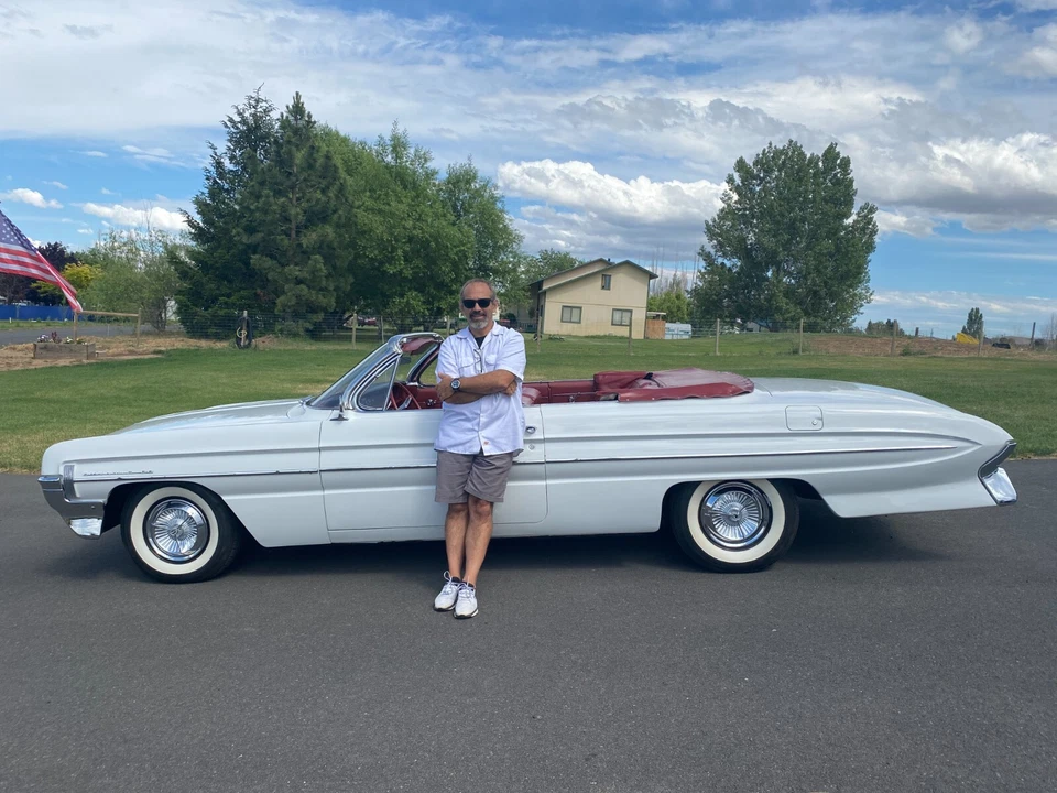 Oldsmobile Dynamic 88 1961 convertible Foto 4 de 4