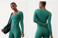 Athleta TRANSCEND Cropped Thumbhole TOP, Trillium, SMALL, NEW