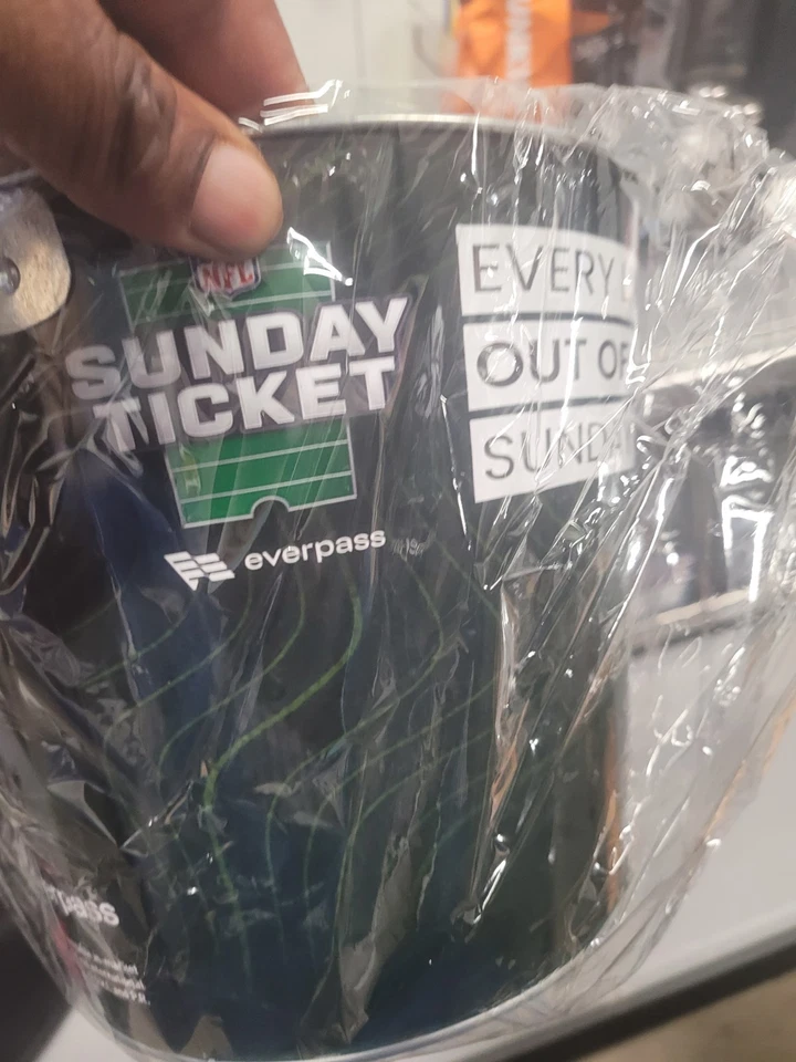 Boleto domingo NFL 2025 (CUBO CON MONTAÑA RUSA) Foto 2 de 4