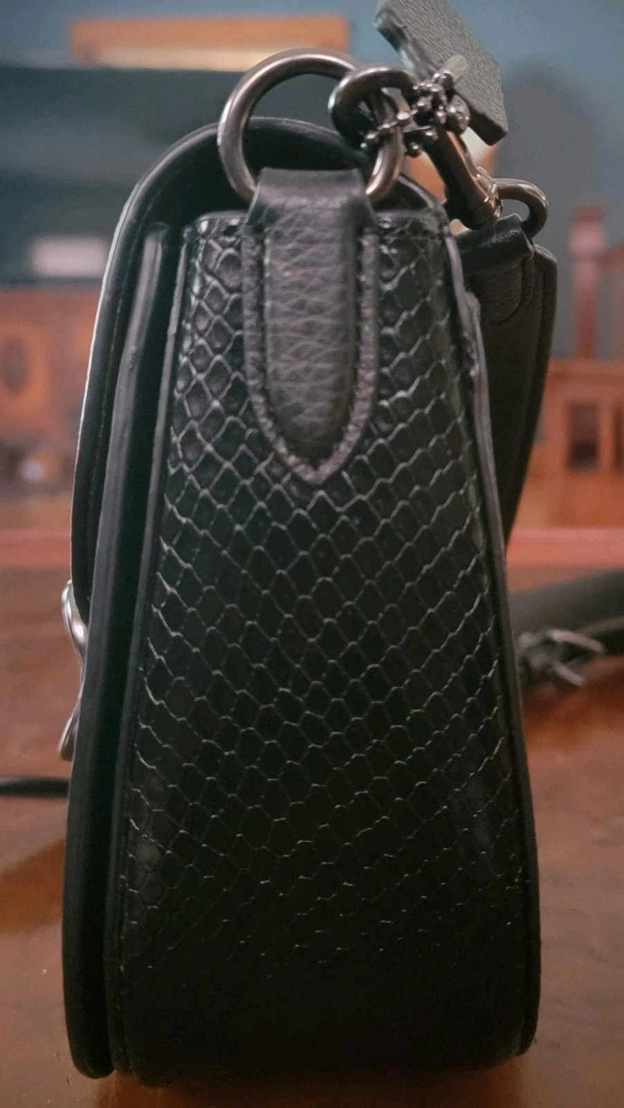 Borsa da sella Coach CG470 Morgan in raffinata pelle goffrata ciottoli e serpenti NERA