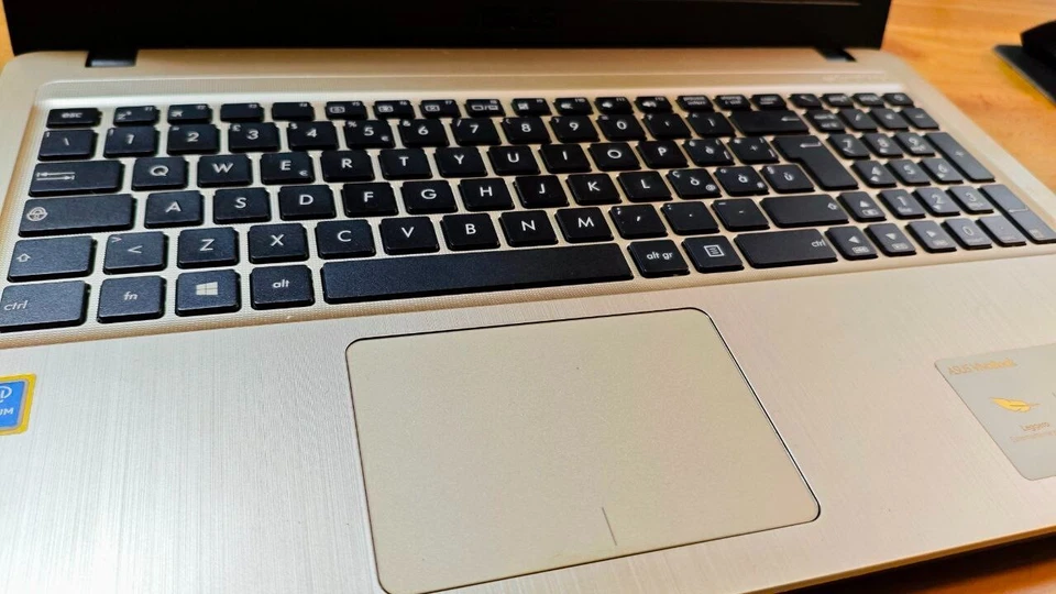 Laptop ASUS X540U 12 GB RAM SSD SAMSUNG EVO 250 GB Windows10 Perfetto Come Nuovo - Immagine 4 di 4