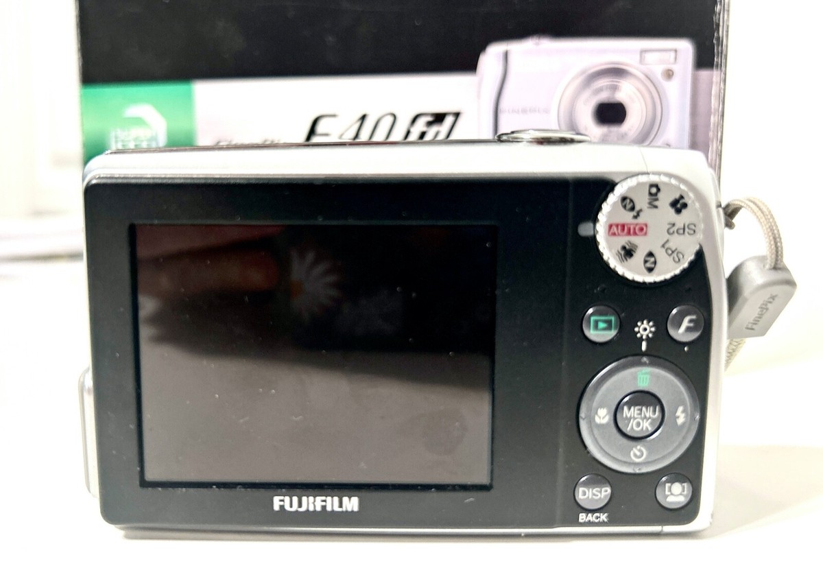 Fujifilm FinePix F40fd 8.3 MP Compact Digital Camera 1/2 Off w Box