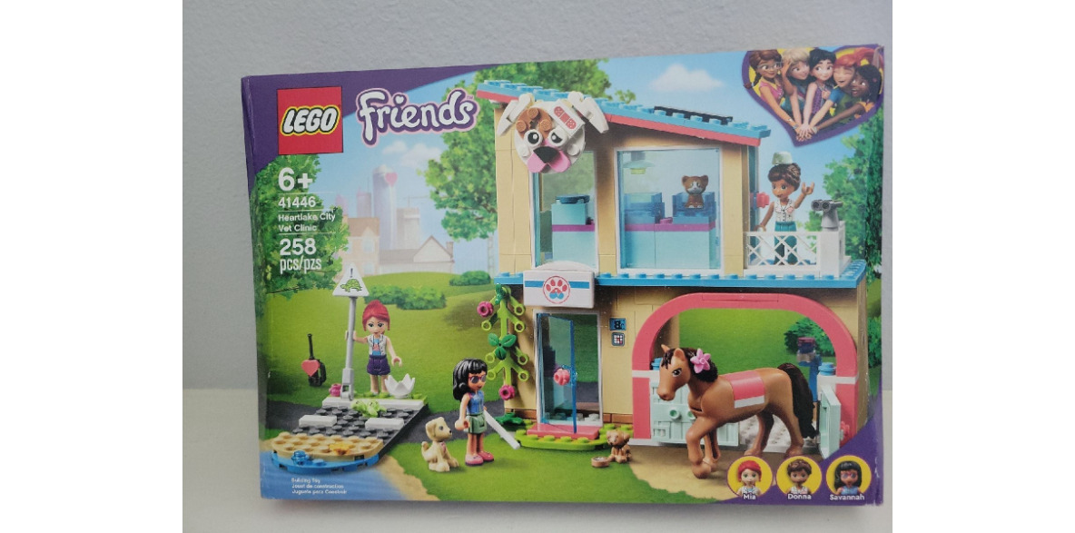 Lego 41446 Friends Heartlake City Vet Clinic Building Kit 258 pcs Retired Set