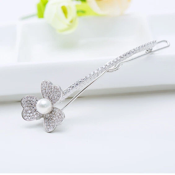 Pinza para el cabello de mujer enchapada en oro con diseño de pétalos de moda micro incrustaciones de circón blanco Foto 4 de 4