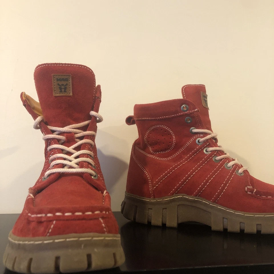 Botas Mag Megamok 4001 Gamuza Roja Hechas a Mano Talla Euro 40 Hechas en Portugal 250$+ Foto 4 de 4