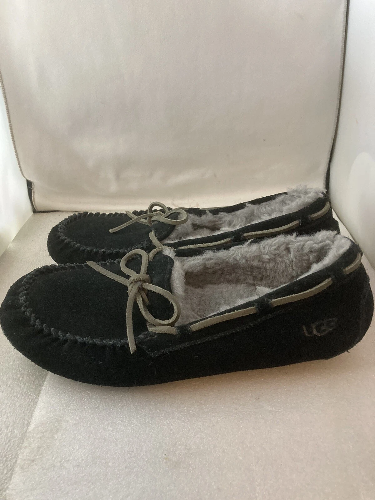 Mocassini slip on da uomo UGG Olsen taglia 9 pelle scamosciata neri 1003390