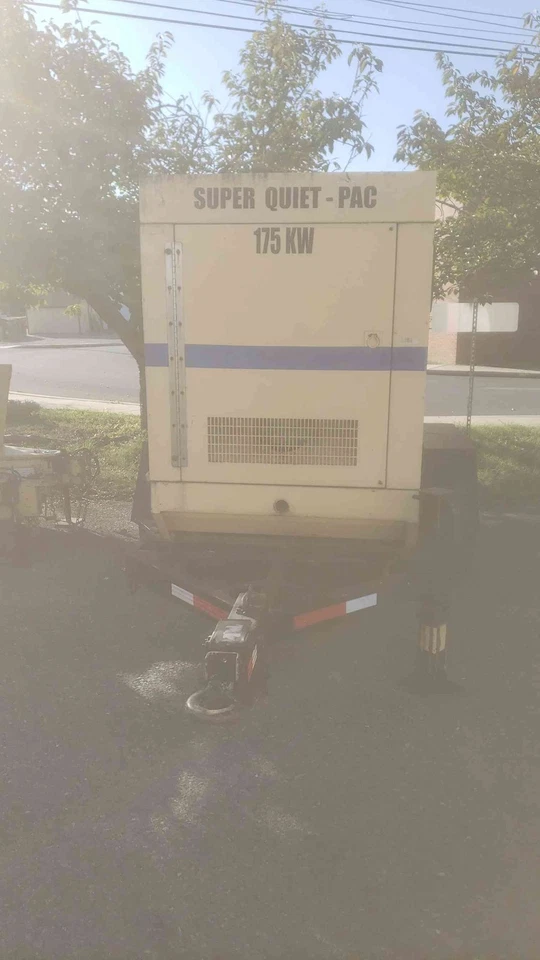 Remolque Coleman SuperQuiet 175KW diésel remolcable generador 2643 horas John Deere 60 Foto 2 de 4