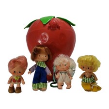 Strawberry Shortcake Case With 4 figurines American Greetings Vintage 1979 1980