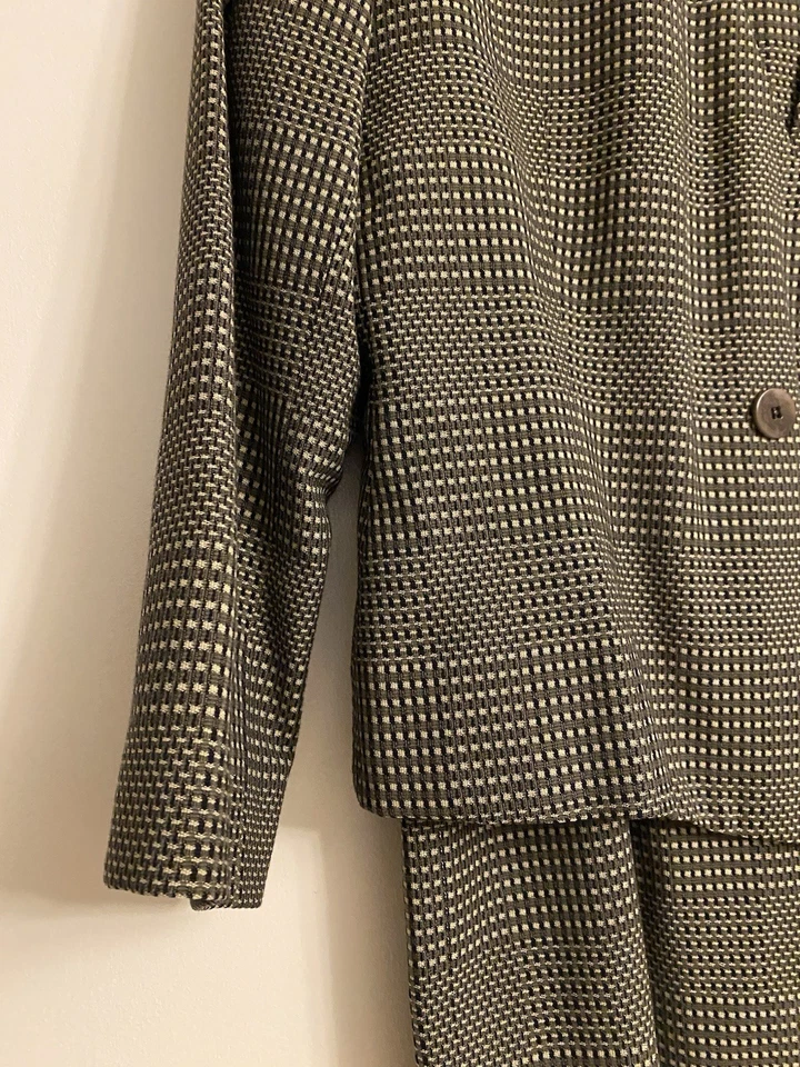 Vintage Women’s Giorgio Armani Skirt Suit Size 46 (12) Olive Green - Image 3 of 4