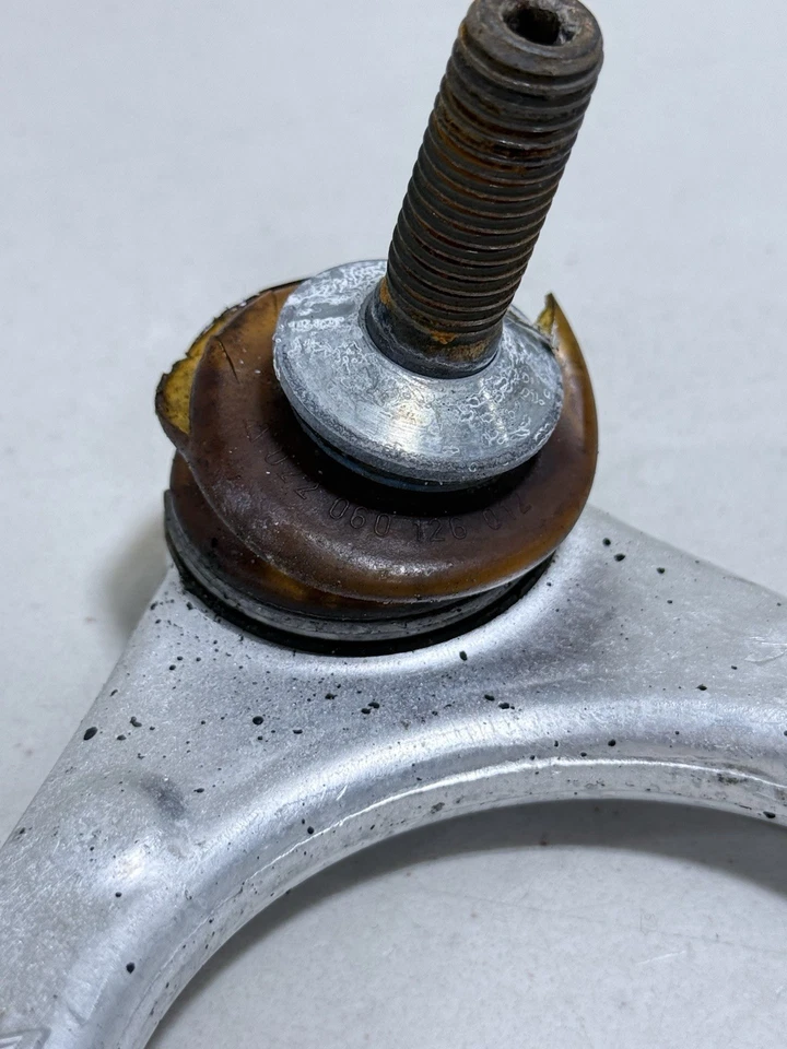 07-23 JAGUAR XK XKR TIPO F BRAZO DE CONTROL SUPERIOR LADO PASAJERO DELANTERO DERECHO OEM 3579 Foto 2 de 4