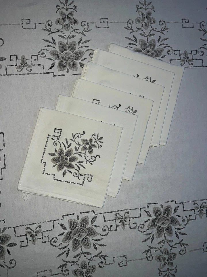 Ancienne nappe en coton made in France  150 cmx 180 cm + 6 serviettes réf T106 - Photo 2/4