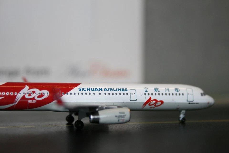 Aeroclassics 1:400 Sichuan Airlines Airbus A321-200 B-1663 "100th" (ACB1663) - Image 3 of 4