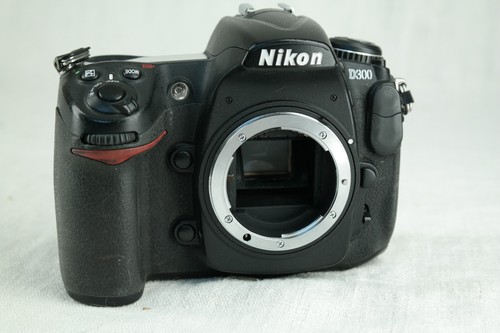NIKON D300 As-is for parts or repair