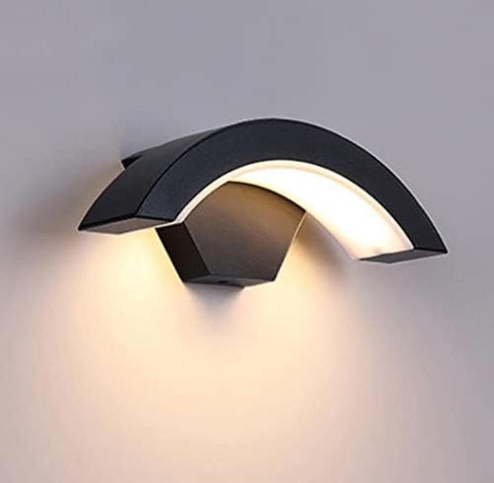 Applique LED Esterno 18W Curva: Design Moderno IP65 Impermeabile