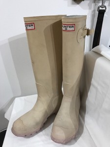 cream hunter boots