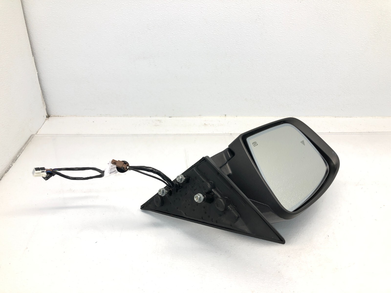 2017-2020 MASERATI LEVANTE LEFT DRIVER SIDE EXTERIOR DOOR MIRROR W/ CAMERA 571